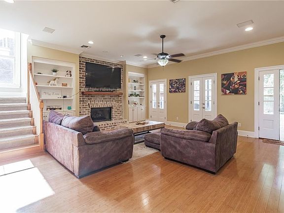 3rd image of 3 Five Oaks Dr