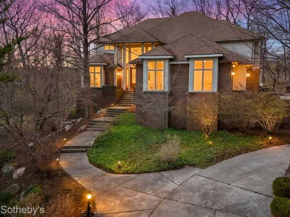 2131 Birchwood Way, Bloomfield Hills, MI 48302