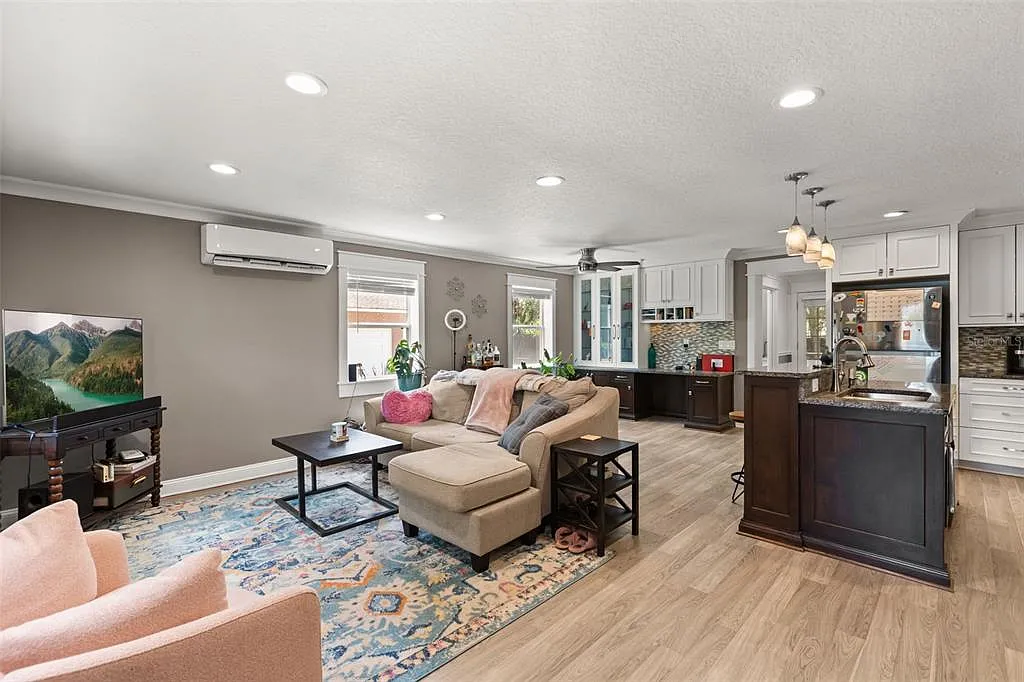 3 bed, 2.0 bath, 1628 sqft, $2,800 — Photo 3