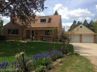 301 Woodside Dr NE, Grand Rapids, MI 49503
