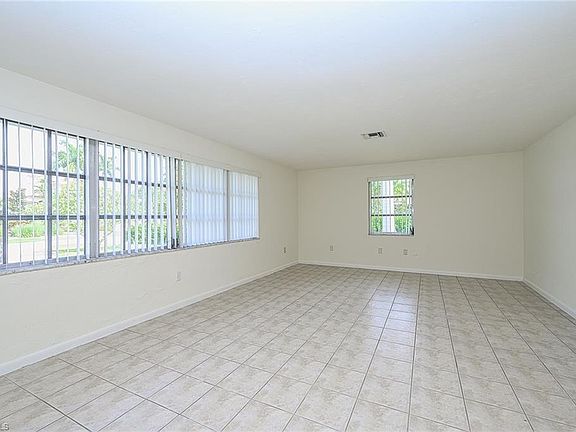 5th image of 961 Scott Dr
