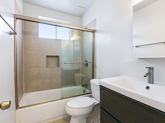 5th image of 411 N La Fayette Park Pl APT 4