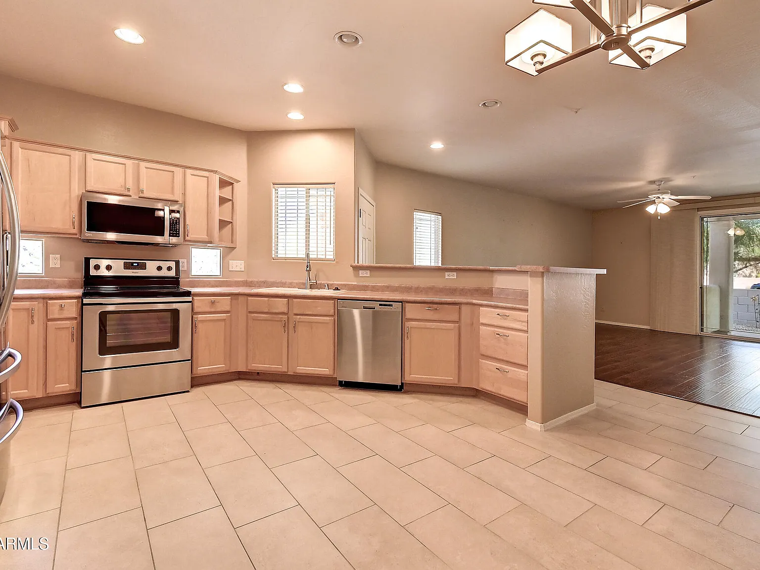 2 bed, 2.0 bath, 1439 sqft, $1,900 — Photo 2