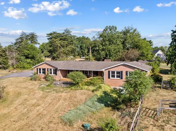 104 Southerly Ln, Charles Town, WV 25414