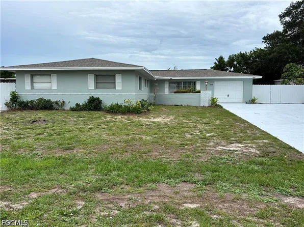 209 Punta Alta Ct, Lehigh Acres, FL 33936
