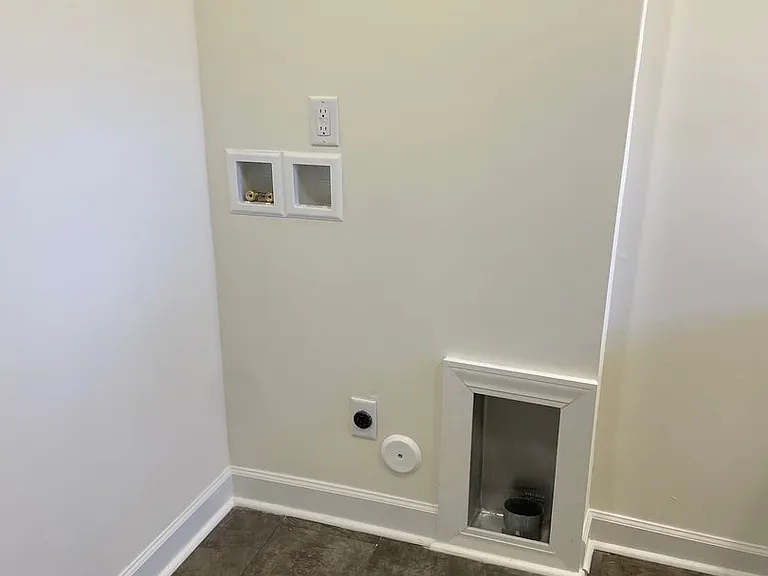 1125 N Main St — Photo 16
