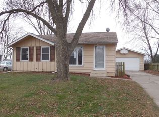 2133 W 54th St, Davenport, IA 52806