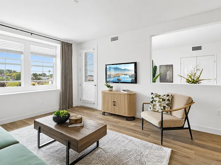 Avia La Jolla — Photo 12