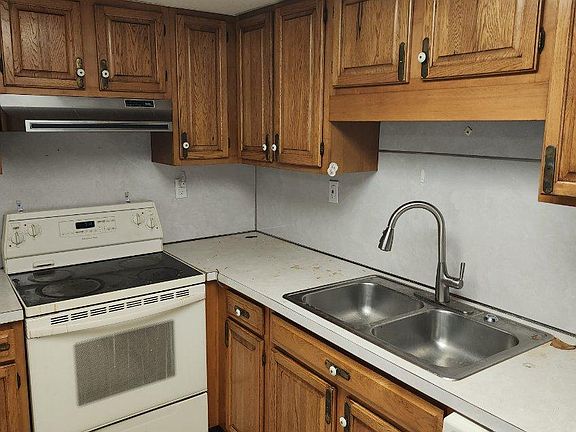 4th image of 155 Main St