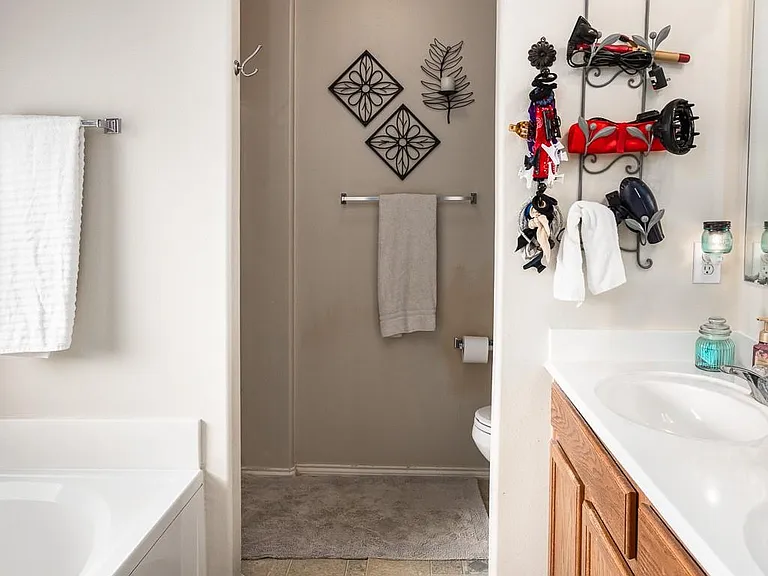 24027 Kingbriar Dr — Photo 13