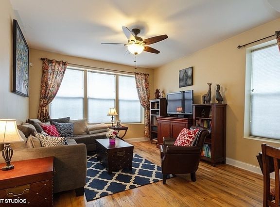2nd image of 4348 N Sacramento Ave #1
