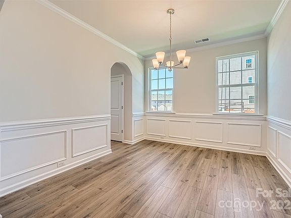 5th image of 1043 Lookout Shoals Dr