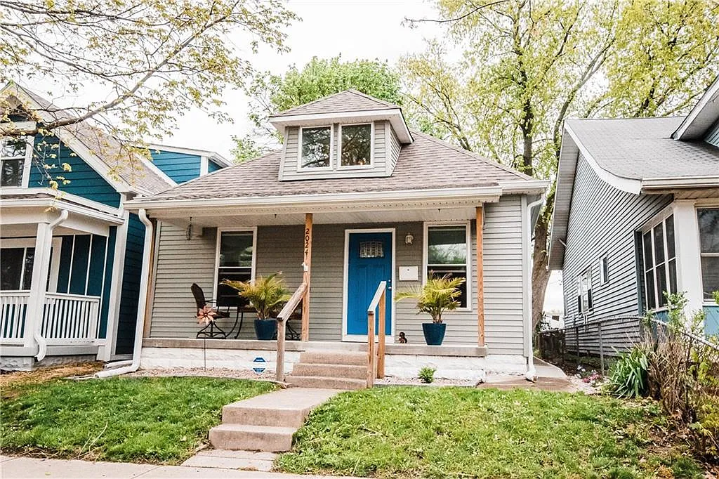 2024 Hoyt Ave photo 1