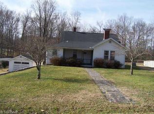 1214 E Linville Rd, Mount Airy, NC 27030