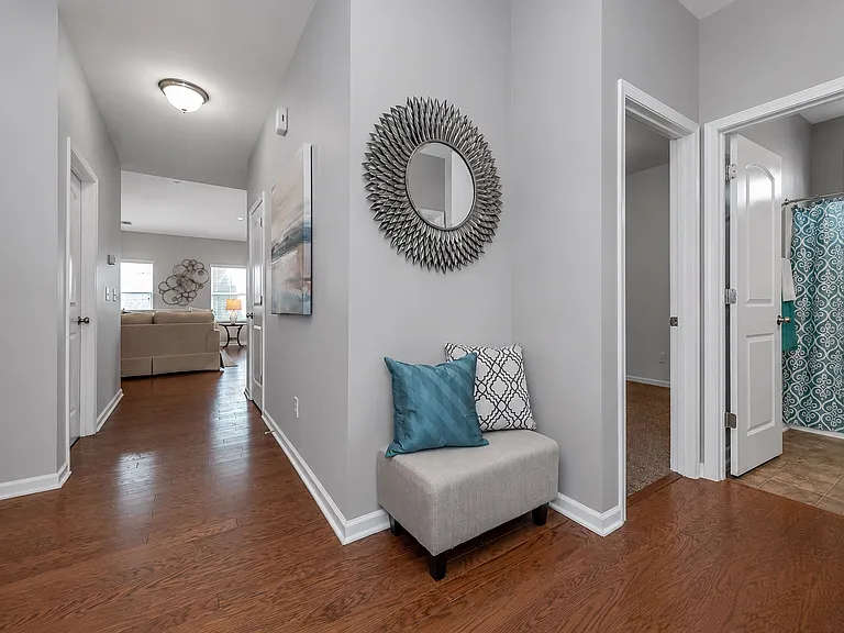 1015 Albany Park Dr — Photo 3