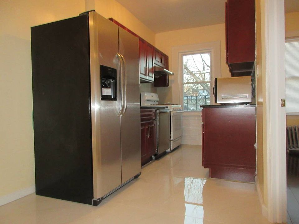 1st image of 48-45 39th Pl