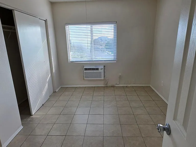 8605 Cypress Ave #4 — Photo 10