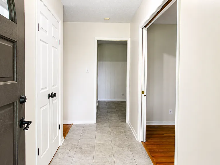 10936 Thornton Dr — Photo 5