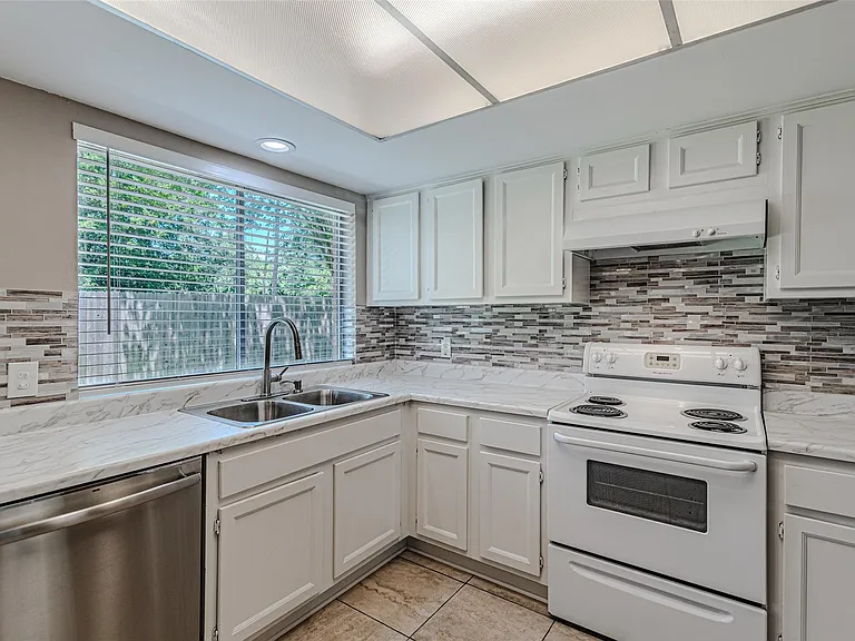 18506 Creekfield Ct — Photo 20