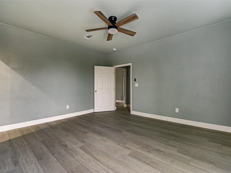 4323 Continental Dr — Photo 19