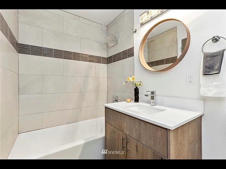 9221 Ashworth Ave N #C — Photo 26