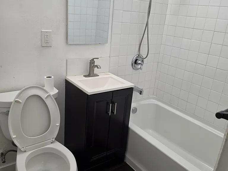 220 Glover Ave #B — Photo 9