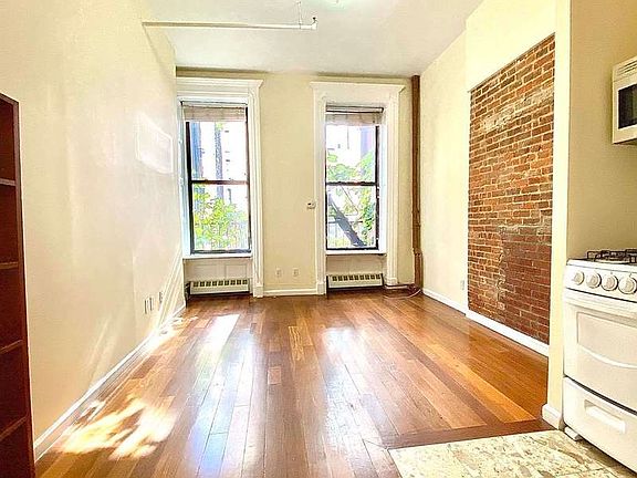 3rd image of 71 W 71st St Front 1C