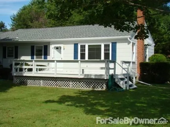 305 Williamsburgh Dr, Southold, NY 11971