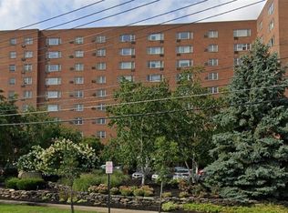 11820 Edgewater Dr, Lakewood, OH