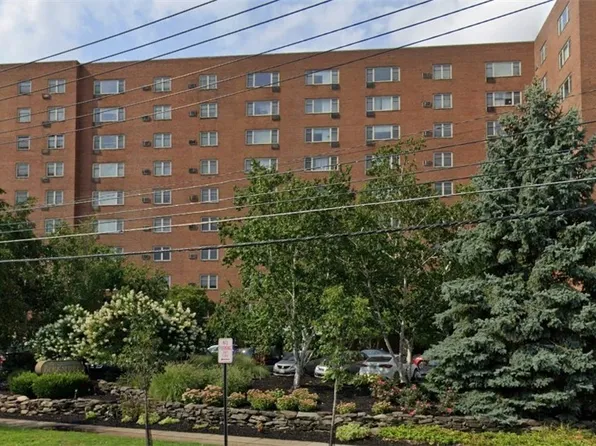 11820 Edgewater Dr, Lakewood, OH 44107