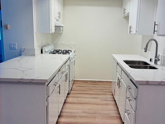 5th image of 1210 S Sharon Cir #101