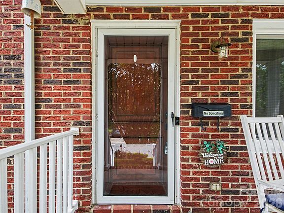 5th image of 1009 Autumn Ln
