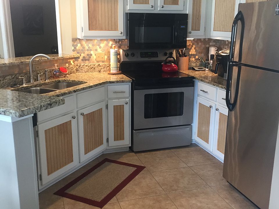 Kitchen, customized cabinets