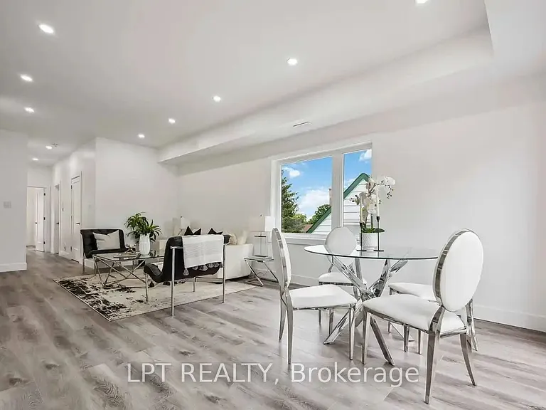 19 Hatfield Cres — Photo 1