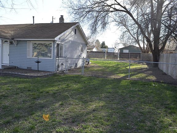 4th image of 786 SE Idlewood St