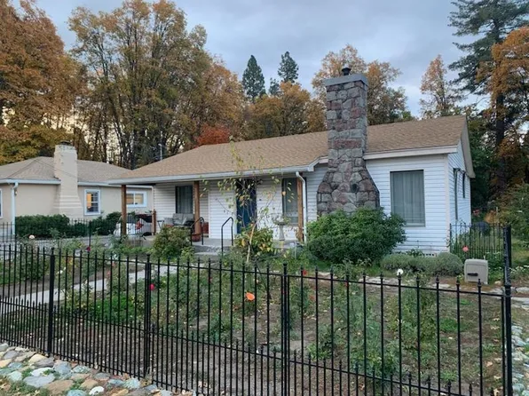 513 Rockfellow Dr, Mount Shasta, CA 96067