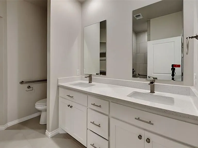 6904 Labelle Dr — Photo 9