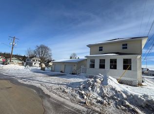 509 S Tamarack St, Iron Mountain, MI 49801