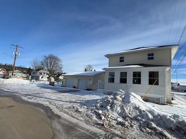 509 S Tamarack St, Iron Mountain, MI 49801