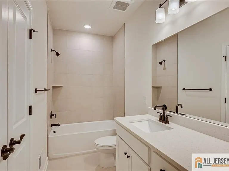 323 Sadie Cir — Photo 21
