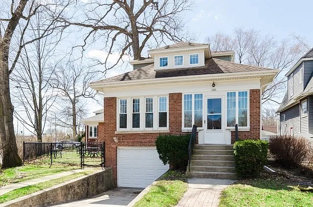 1401 Forest Ave photo 1