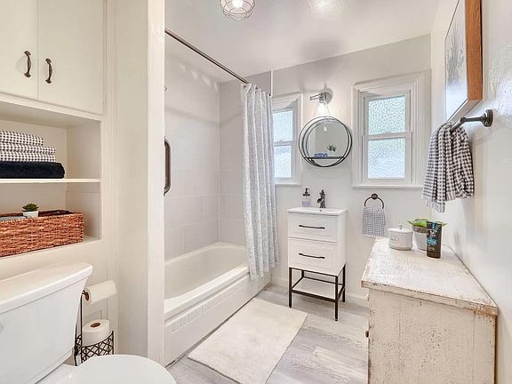 5th image of 317 Fern St #A