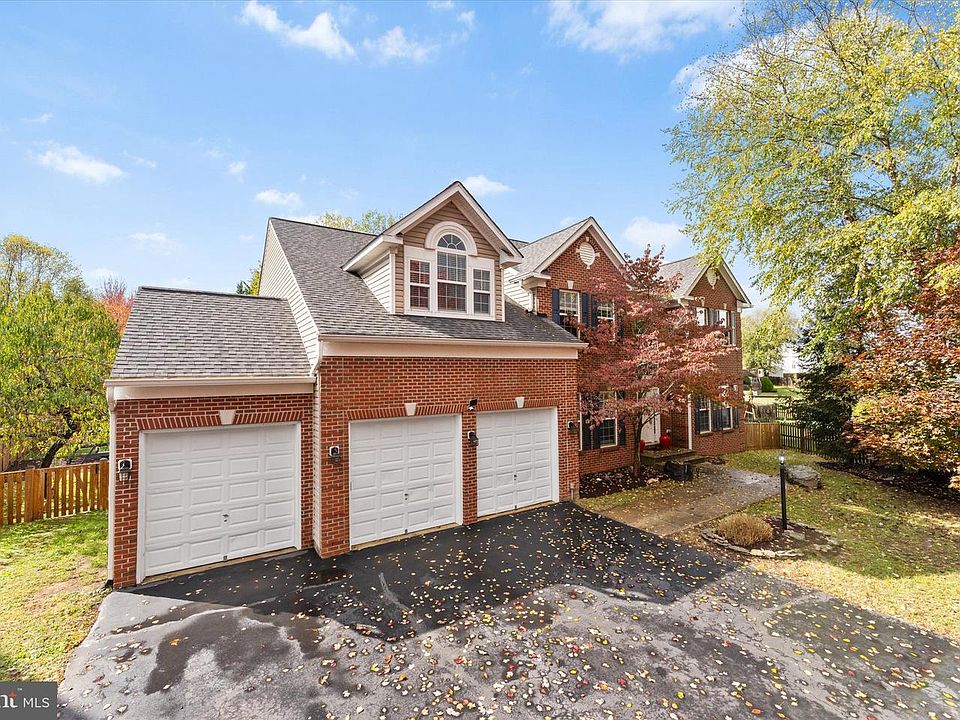 1st image of 913 Strawberry Ct