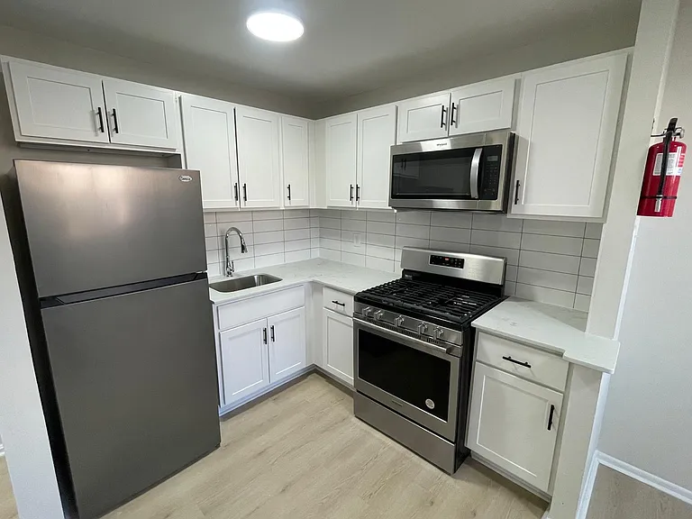 1935 Columbia Ave #1A — Photo 1