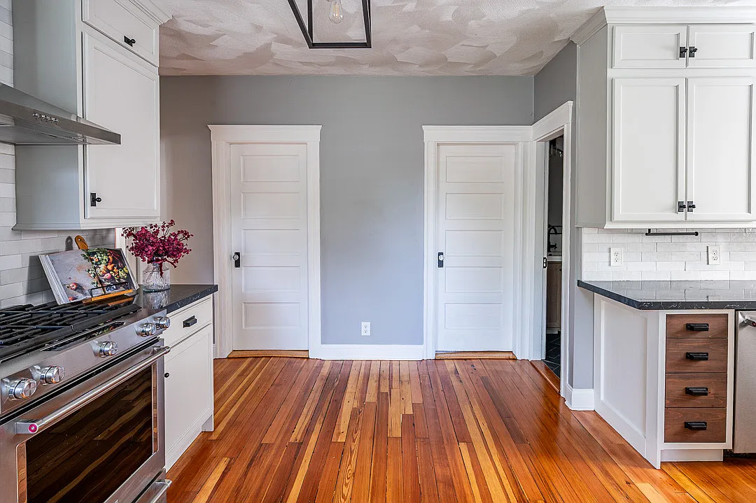 3 bed, 1200 sqft, $2,400 — Photo 4