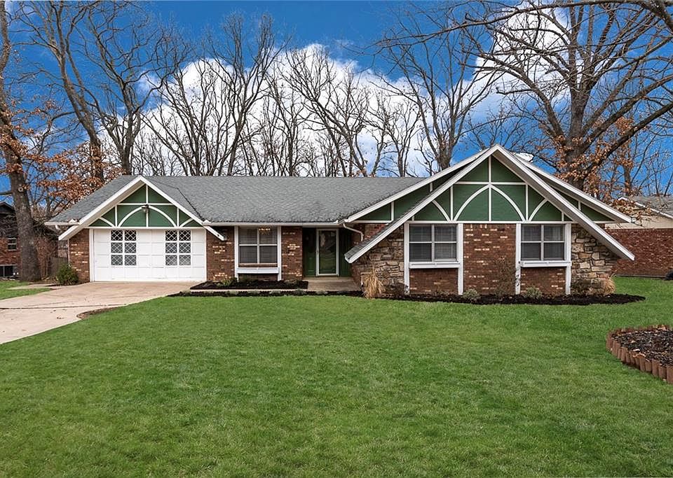 1st image of 2701 W White Oak Dr