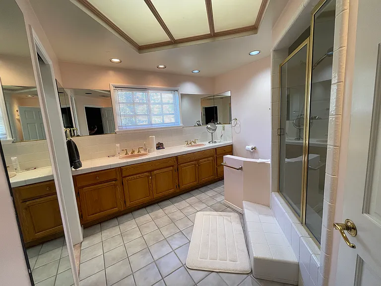 1083 E Elmwood Ave — Photo 14