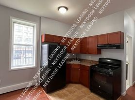 87 Fulton Ave