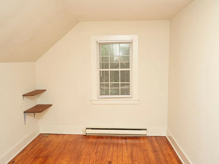 109 Piedmont Ave N — Photo 13