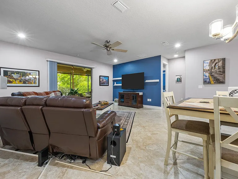 384 Los Alamos St — Photo 12
